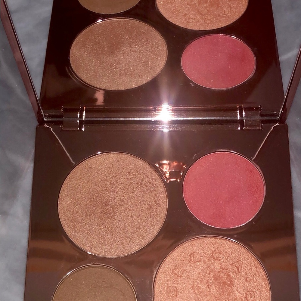 BECCA: CHRISSY TEIGEN Face Palette